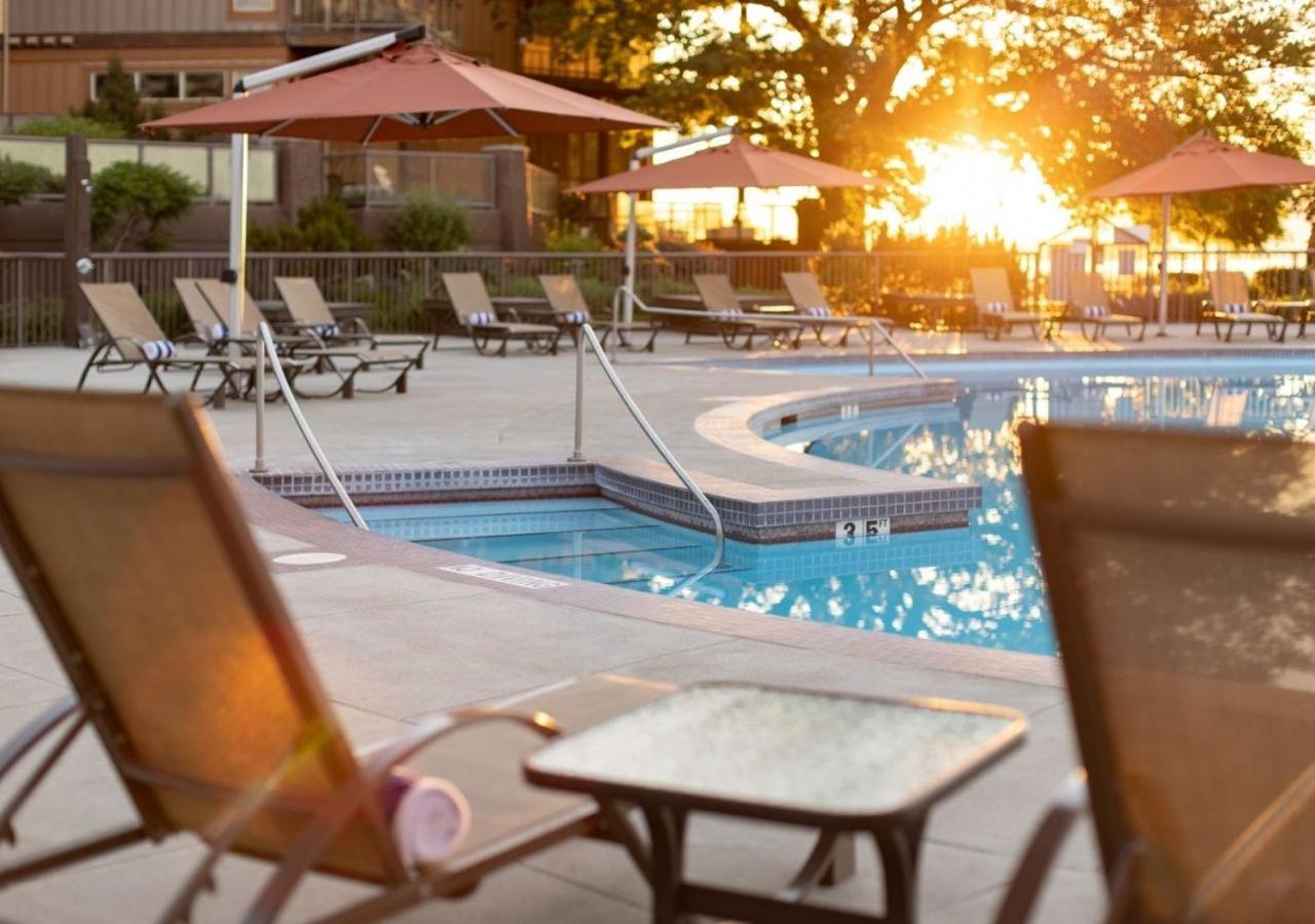The Cove Lakeside Resort West Kelowna Esterno foto