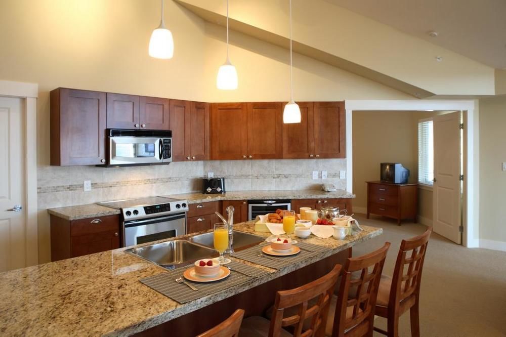 The Cove Lakeside Resort West Kelowna Esterno foto